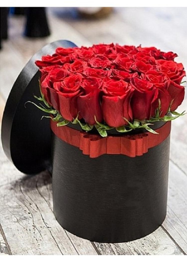 Silindir Kutuda Güller